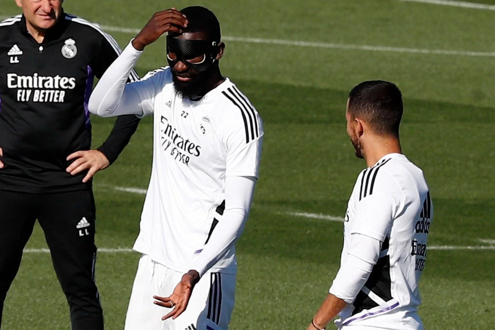 AS: Real Madrid has a very modern study of wearing masks, but they can't intervene to help Mbappe now