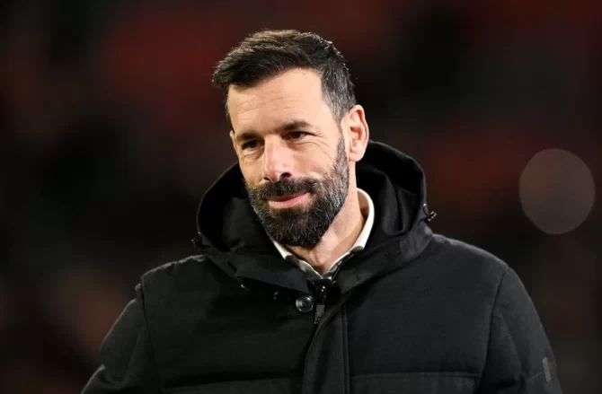 Romano: Van Nistelrooy has been in contact with Man Utd and is in the running to join Ten Hag’s coaching staff