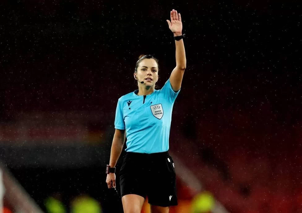 Making history! Spain’s first female professional referee is about to be born