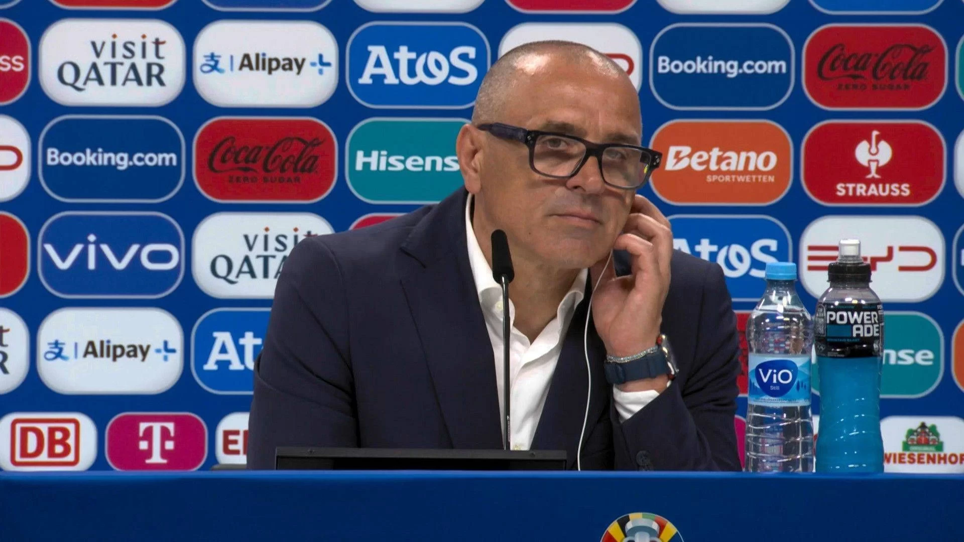 Slovakia coach: Romania players are physically strong, we deserve to be in the knockout stage