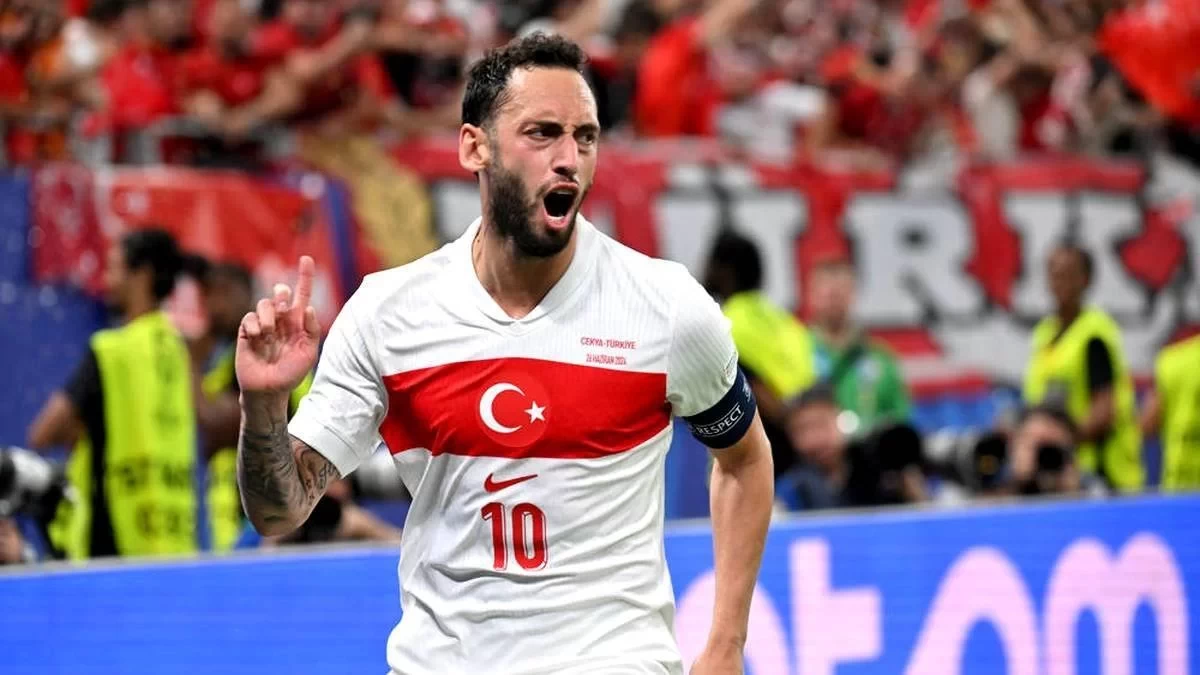 Çalhanoğlu: The referee was arrogant. I was given a yellow card for speaking to him as captain