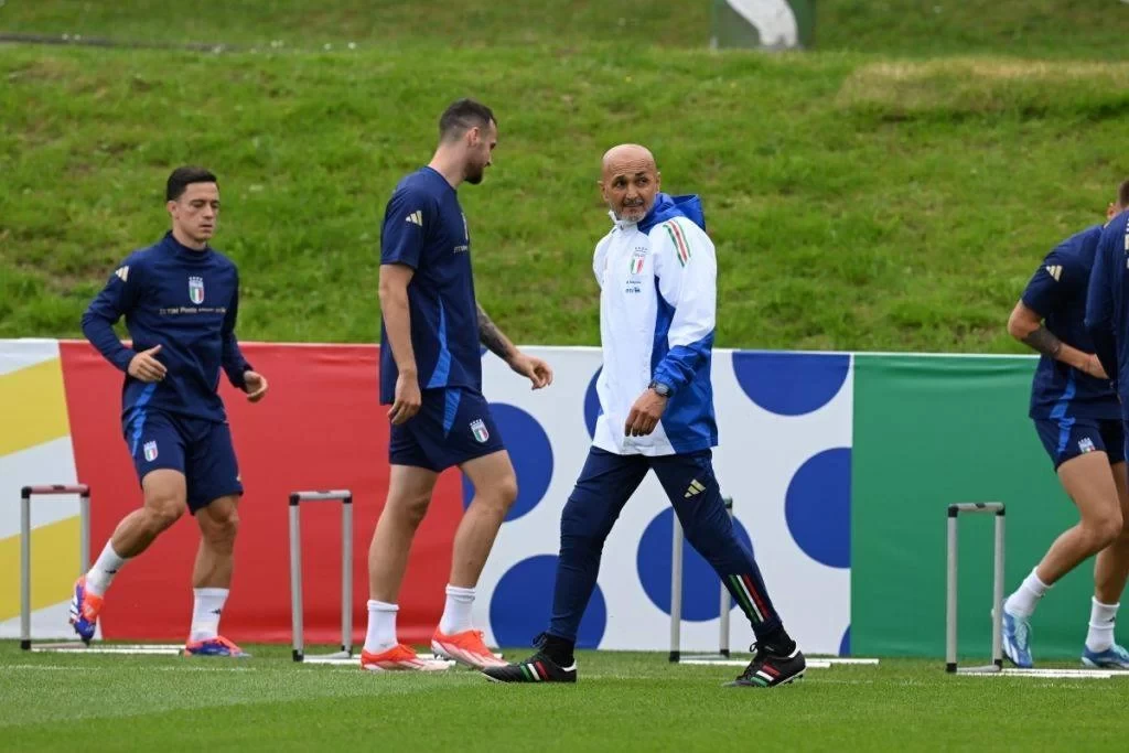 Italian Media: Italy Could Shift Formation Again, Spalletti Practices New Lineup