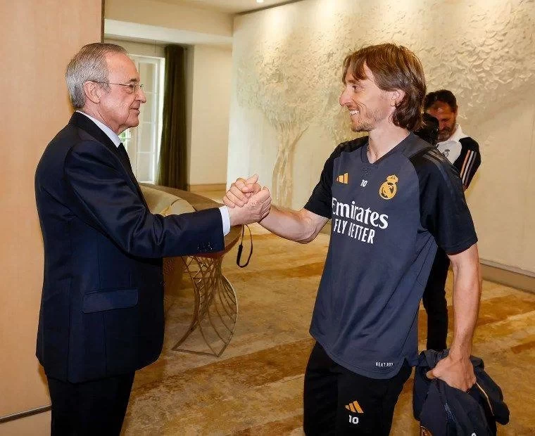 The Battle is On! Real Madrid President Florentino Perez Visits Hotel to Encourage the Team