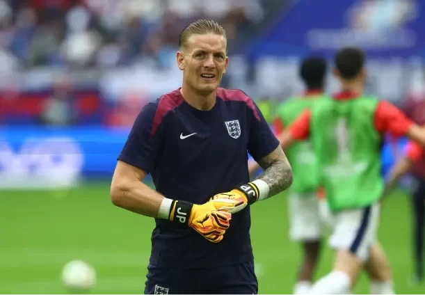 The Sun: Pickford injured in pre-match warm-up, doubts over his participation