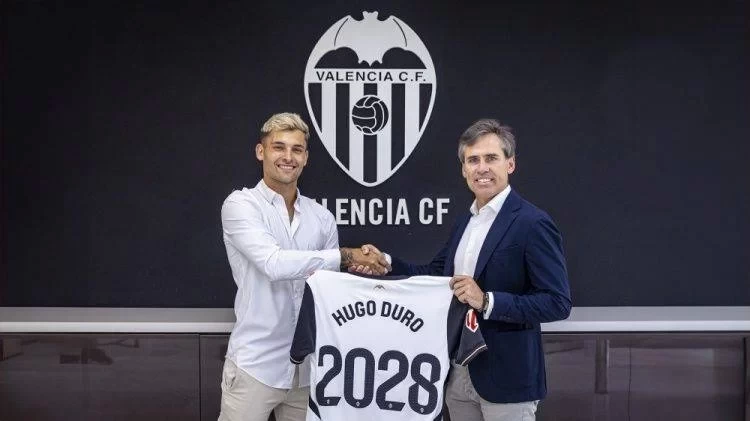 Official: Valencia Renews Contract with Striker Duro Until 2028