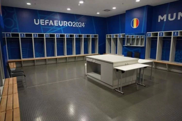 Open the Perspective! RMC: Romania Cleans the Locker Room and Writes a Thank You Note