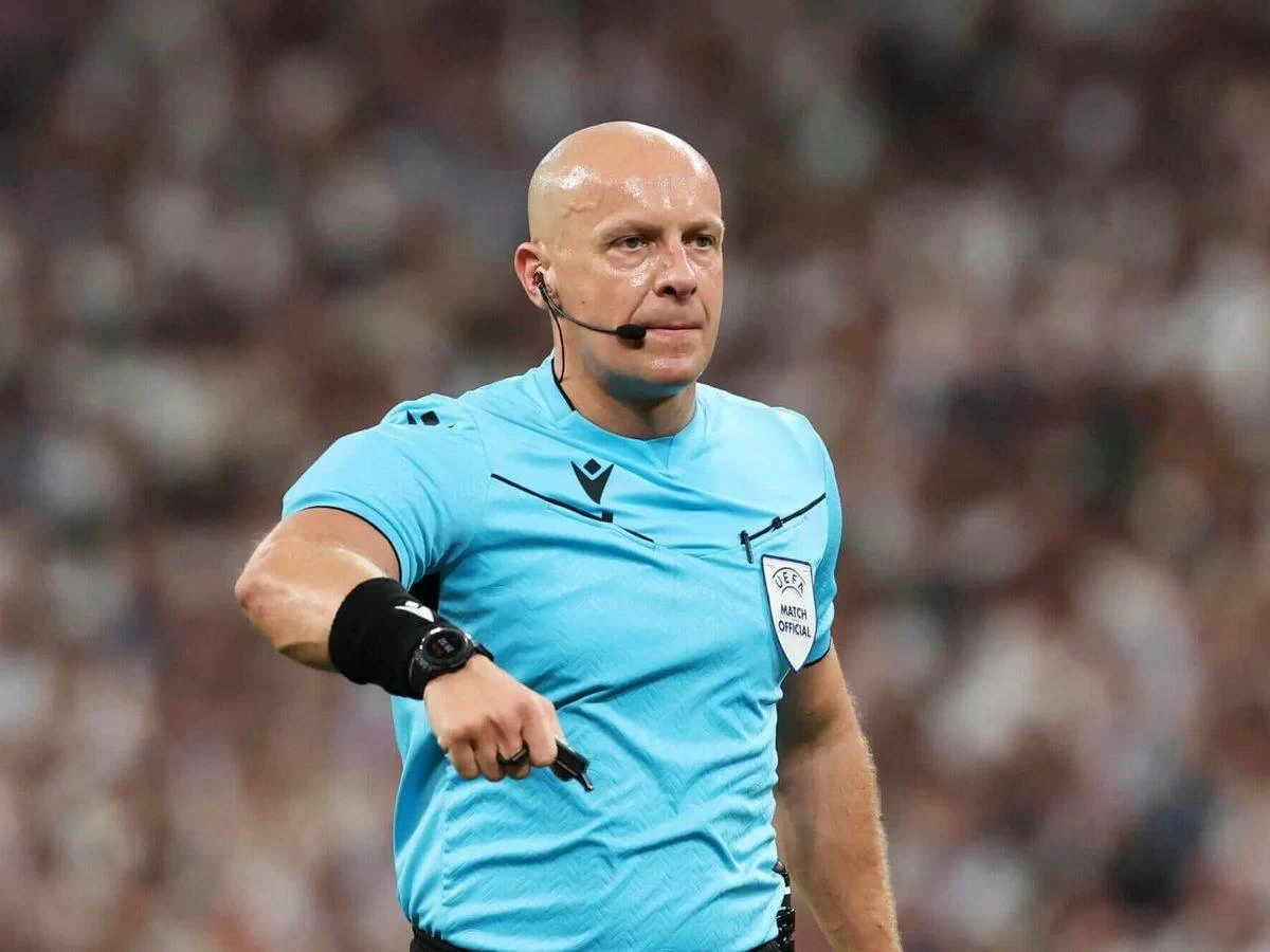 Foreign Media: _Michael Oliver, the referee in the final, made several controversial decisions and received the lowest score among all referees.