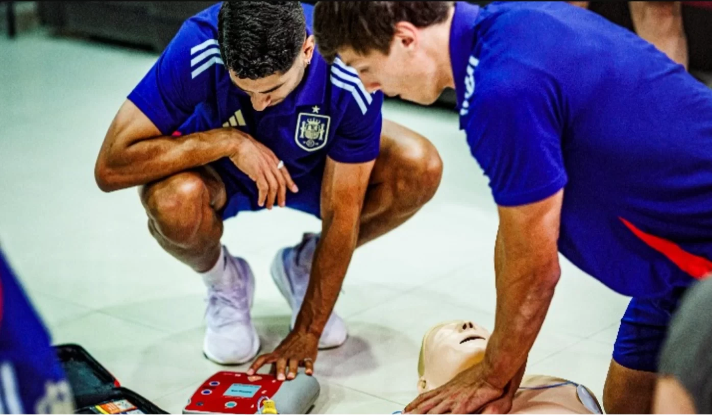 More than just football! Netherlands and Spain men’s football teams attend CPR training