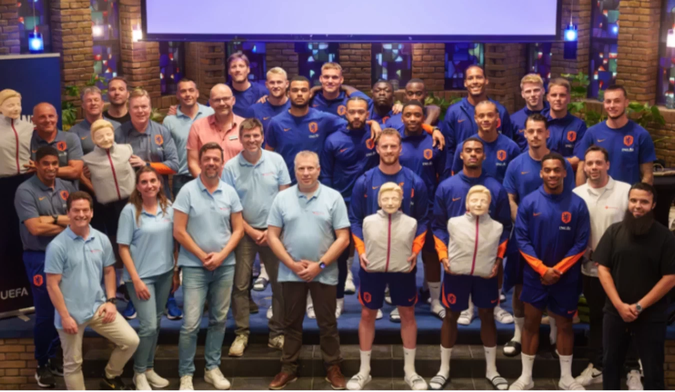 More than just football! Netherlands and Spain men's football teams attend CPR training