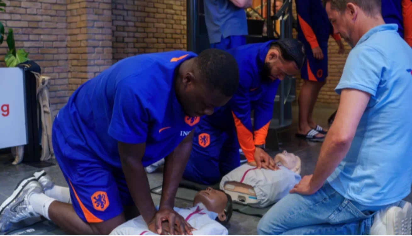 More than just football! Netherlands and Spain men's football teams attend CPR training