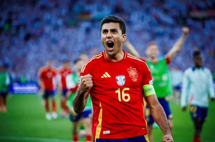 Rodri: Spain plays more vertically than Man City, team unity needed to face adversity