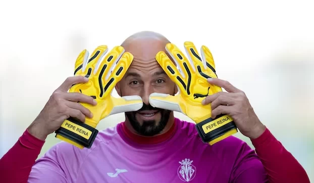 Multiple media outlets: Reina to join Serie A newcomer Como, Varane also close to agreement