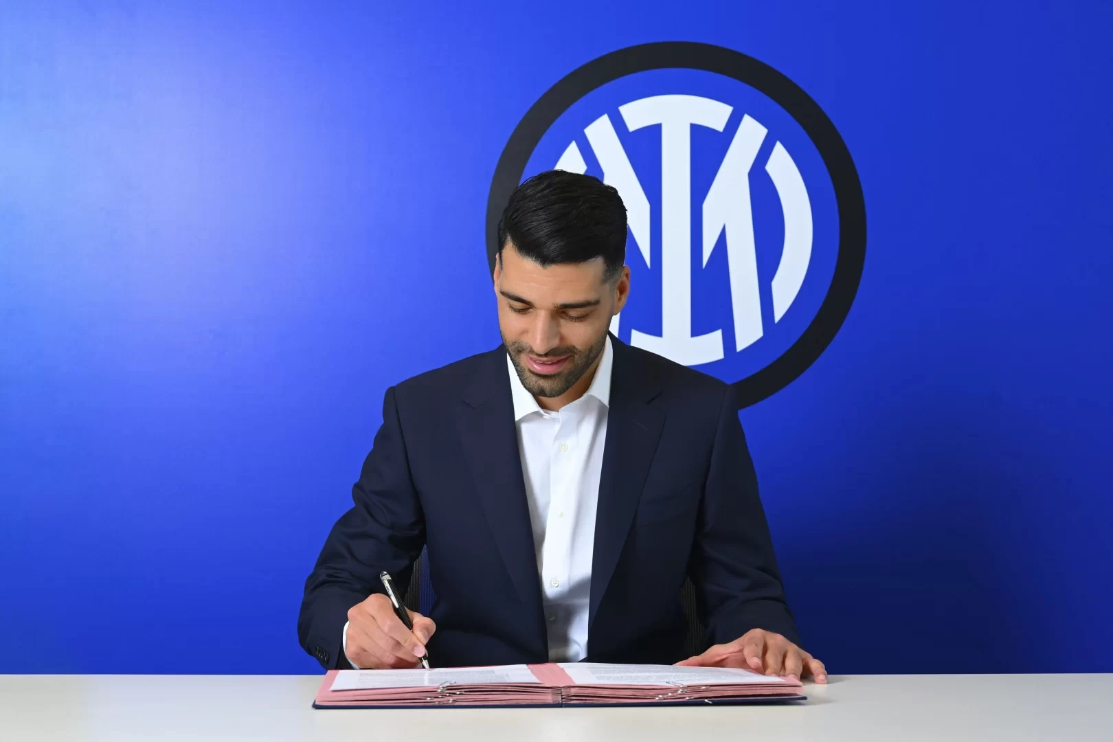 Official: Iranian forward Taremi joins Inter Milan on a free transfer