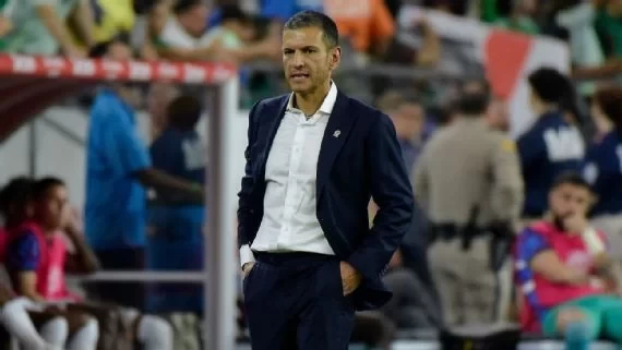 ESPN: Mexican Football Federation Dissatisfied with Lozano’s Performance, Veteran Coach Aguirre Set to Return