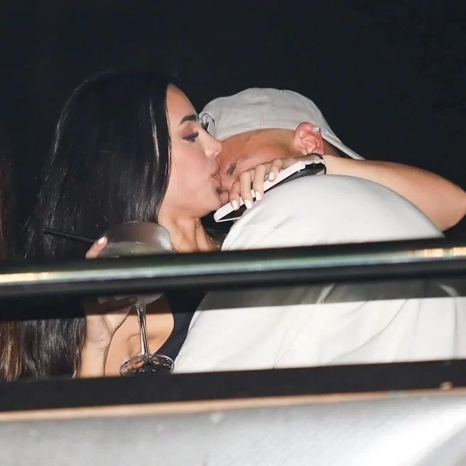 They're back together again! Neymar and ex-girlfriend Bruna spotted at concert, kissing passionately