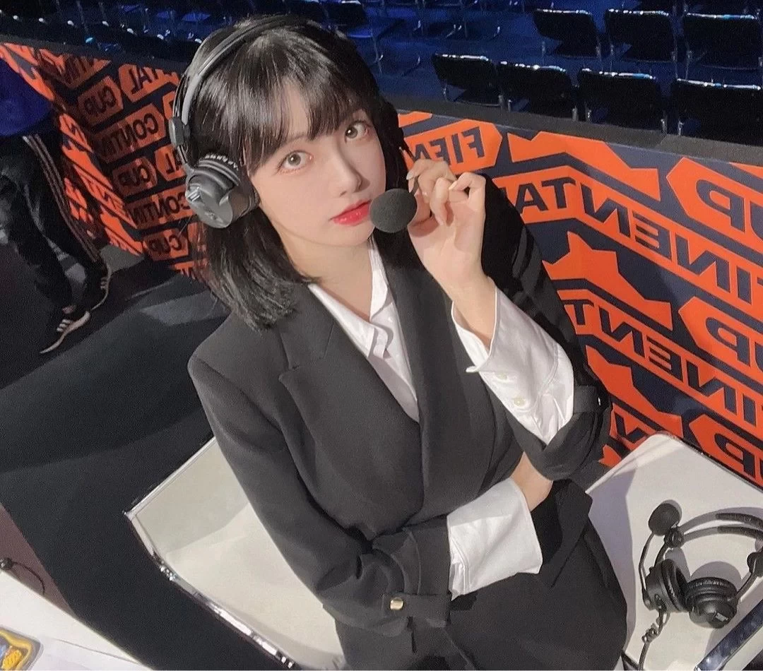 South Korean "Football Goddess" Announcer Kwak Min-sun: Die-hard Fan of Lee Kang-in and Son Heung-min, Loyal Supporter of Italy