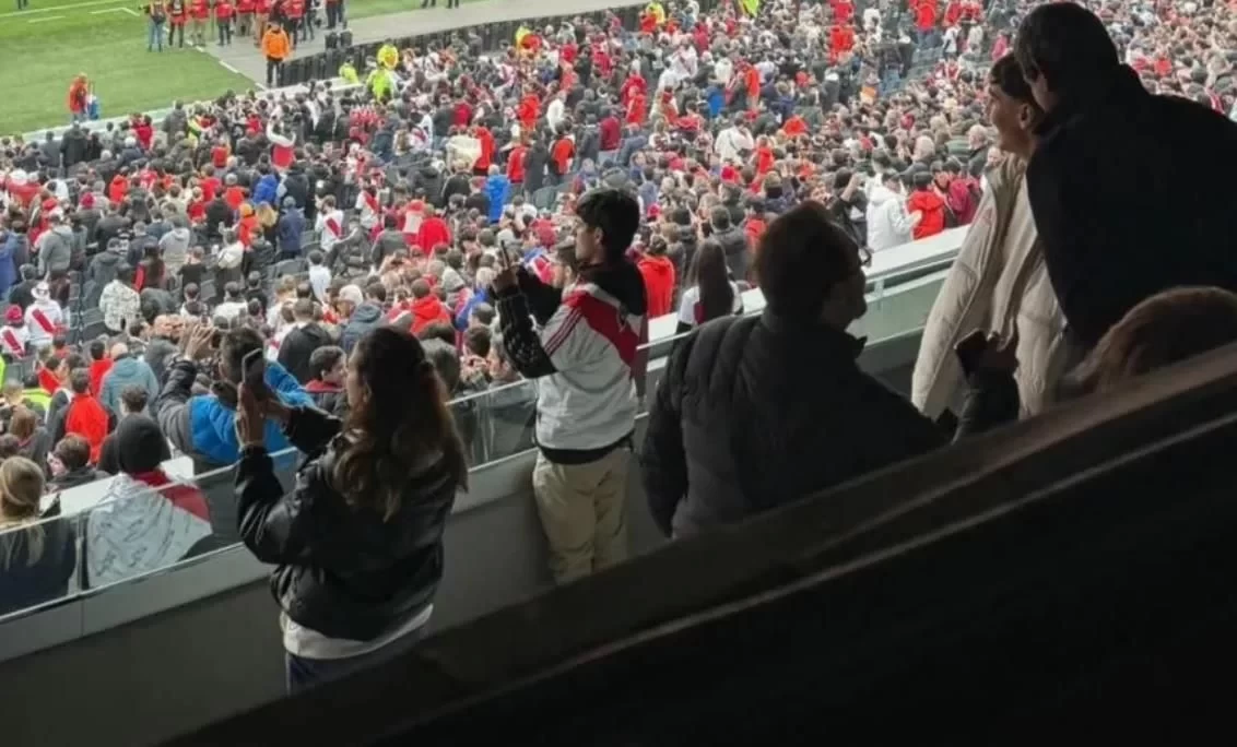 Enzo Fernandez Still Receives Warm Welcome at River Plate Stadium Despite Controversy