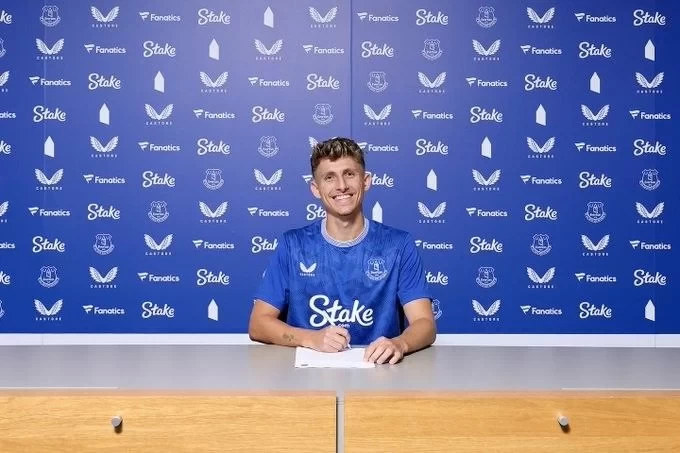 Official: Everton sign Napoli midfielder Lindstrøm on loan with option to buy