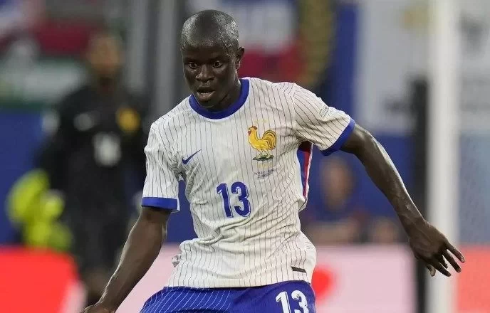 Second Spring? Spanish Media: Barca Intends to Sign French Midfielder Kante