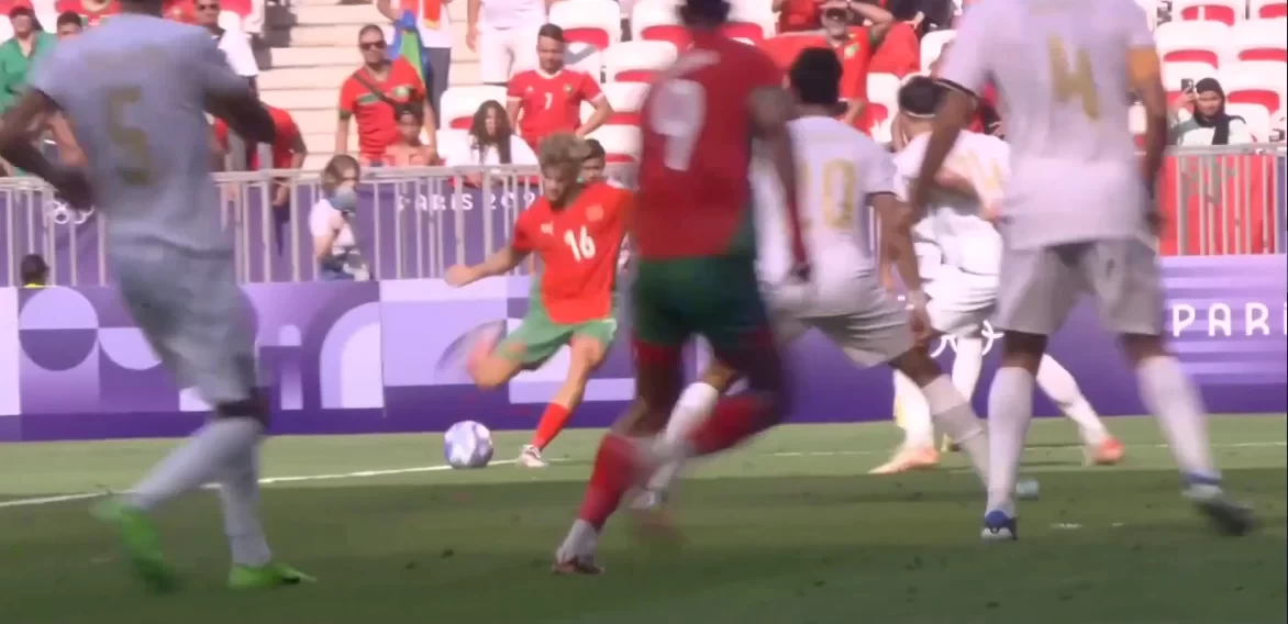 Stunning! Ez Zalzouli scores from inside the box with a right-footed shot Morocco-Iraq