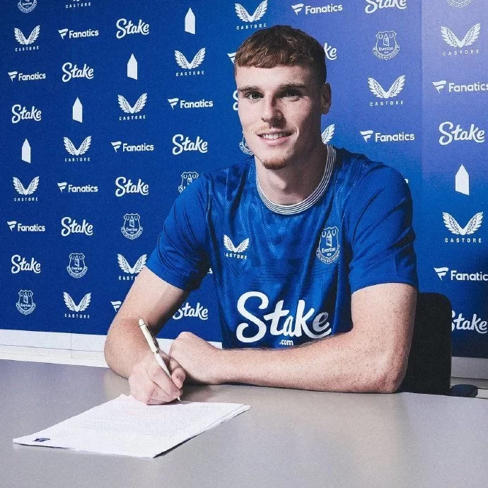 Official: O’Brien Joins Everton on Four-Year Deal