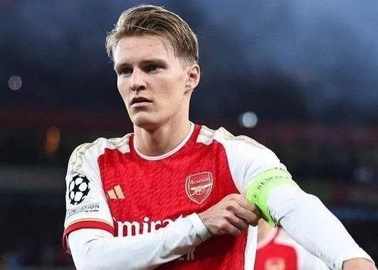 English Media: Smith Rowe Close to Departure, Odegaard Set to Inherit Arsenal’s No. 10