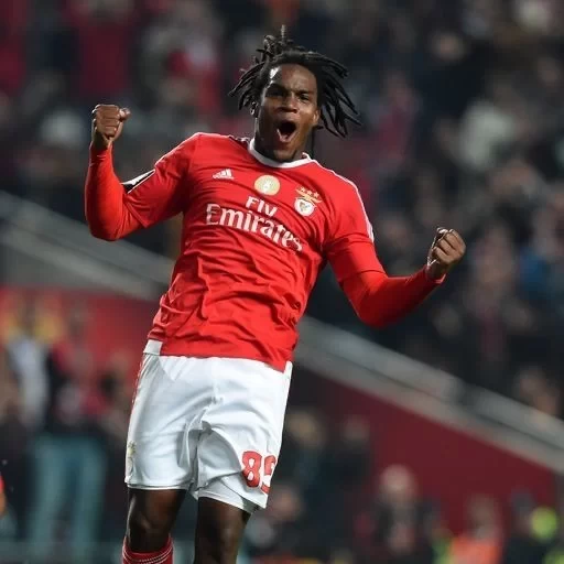 Former Golden Boy returns to Liga Portugal: Romano: Sanches to join Benfica on loan, player already travelled for medical