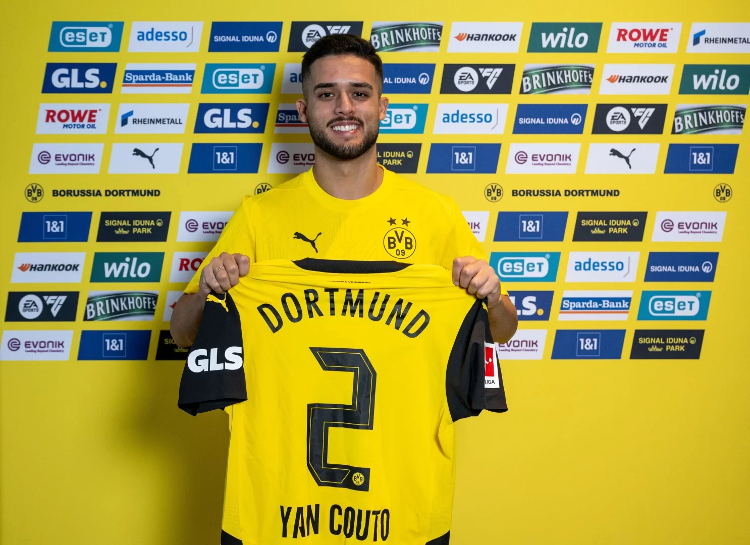 Official: Dortmund Sign Manchester City Full-back Yan Couto on Loan with Obligation to Buy