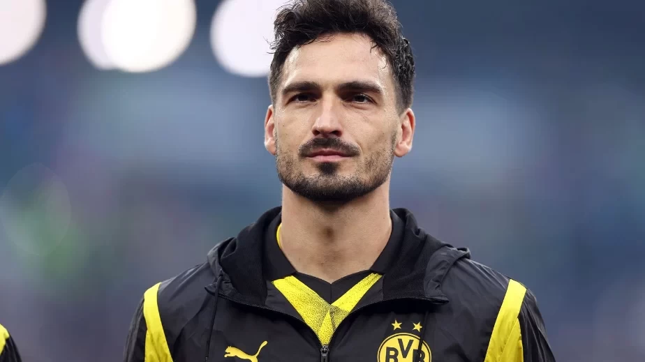 Sky Sports: Brighton and West Ham in race for Hummels, but retirement not ruled out