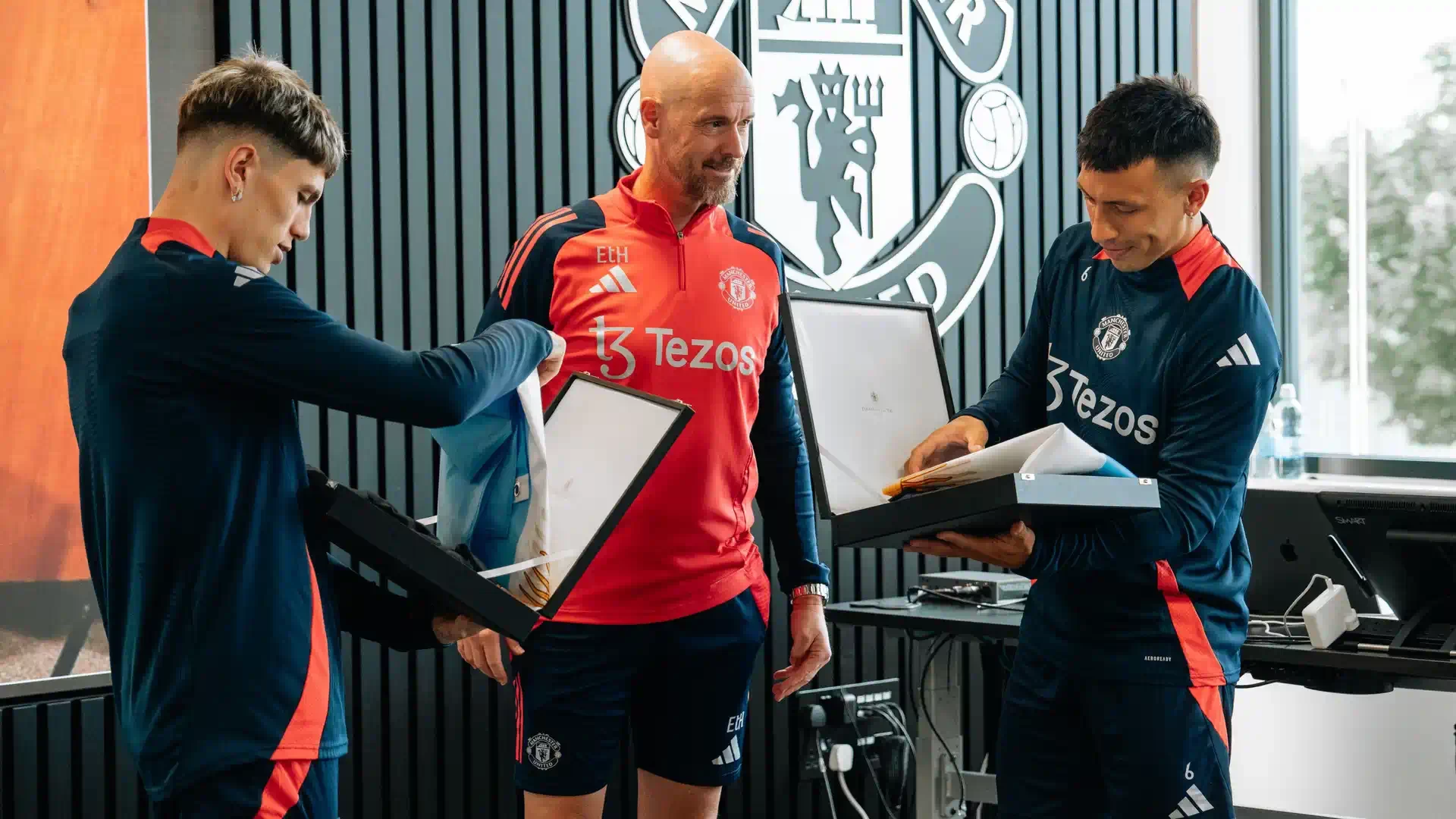 Welcome Back! Man United Holds Ceremony to Celebrate Copa América Champions Garnacho and Lisandro Martínez