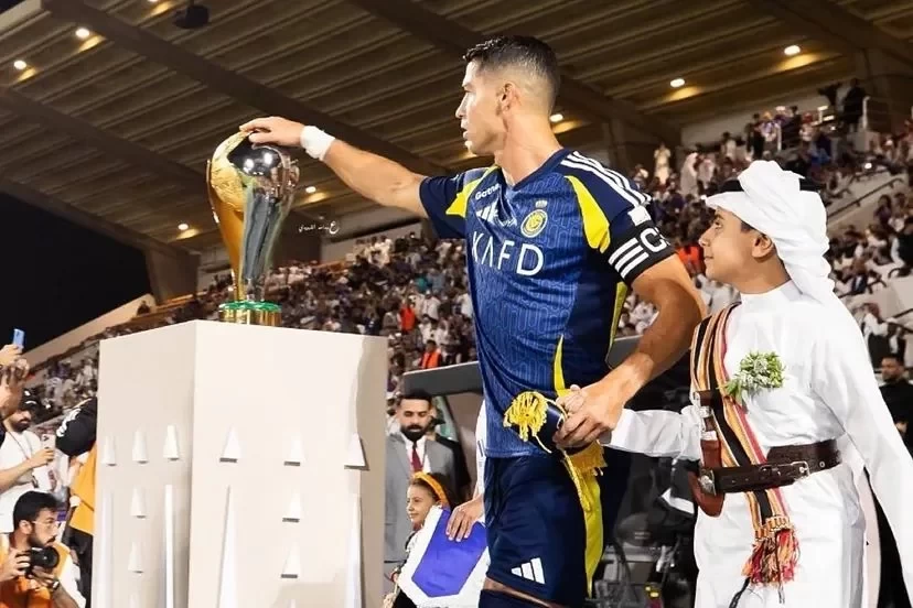 Marca: Ronaldo touched the trophy before the game, a bad omen. He missed out on the title again.