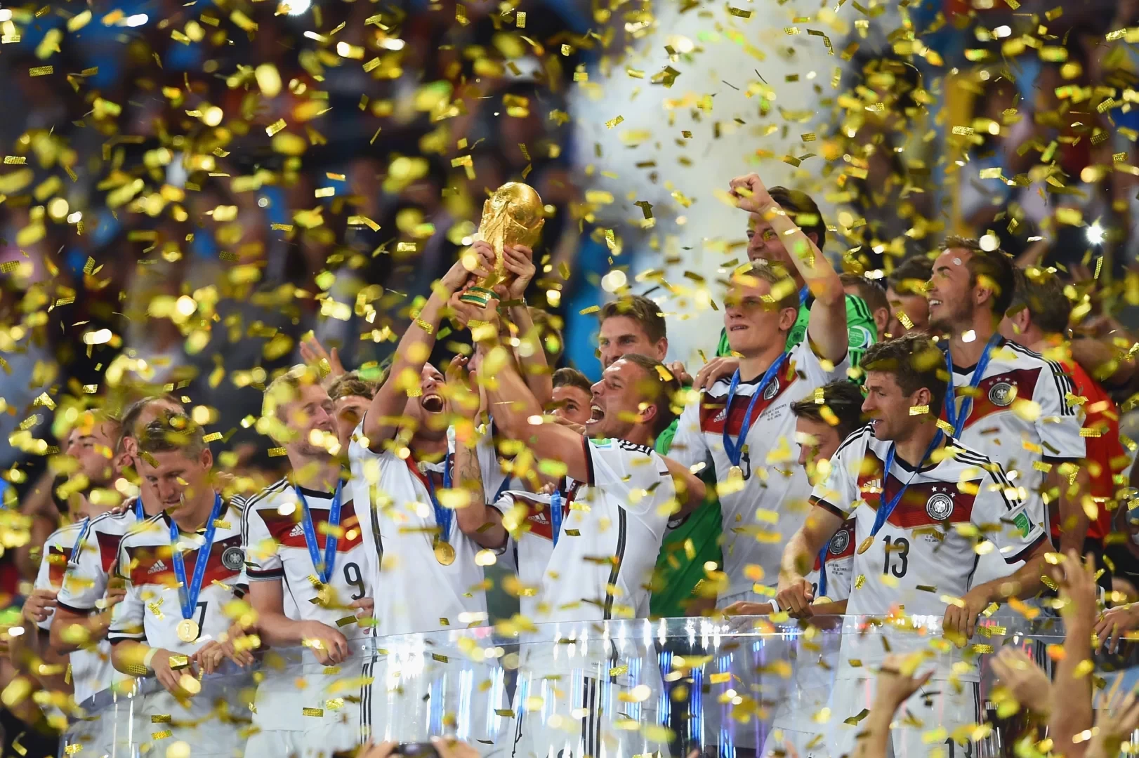 Why Use a Knife to Kill? German Football Official Social Media Reviews the Status Quo of the 2014 World Cup Winning Members: People Retire