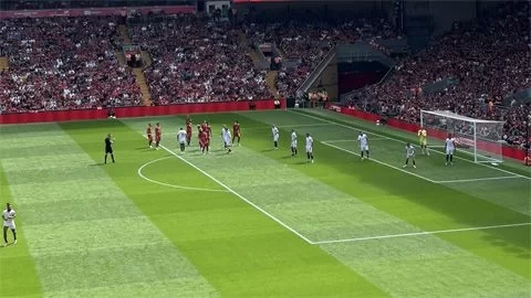 All players converge at the back post! Liverpool's new manager's atypical corner kick tactics spark debate