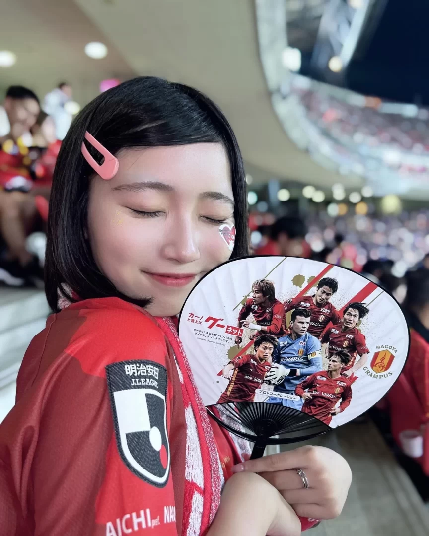 SKE Member Miyuki Nakasaka Watches J-League Match, Cheers for Nagoya Grampus