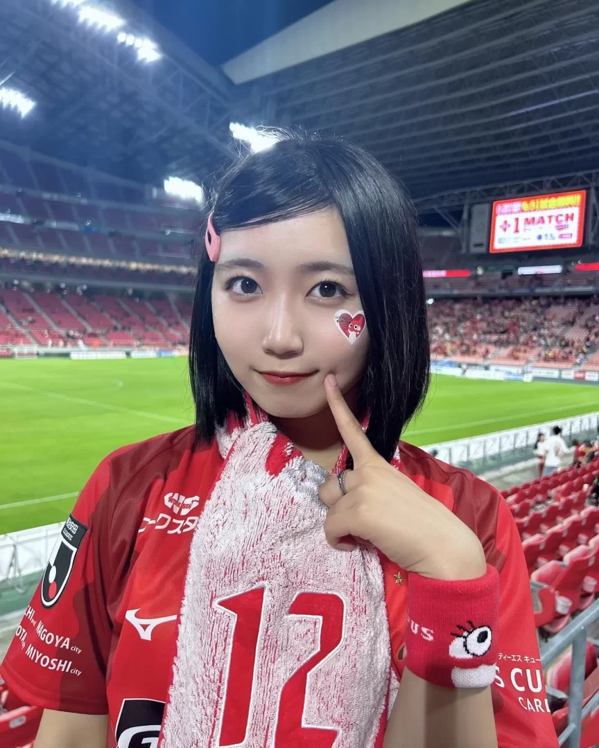 SKE Member Miyuki Nakasaka Watches J-League Match, Cheers for Nagoya Grampus