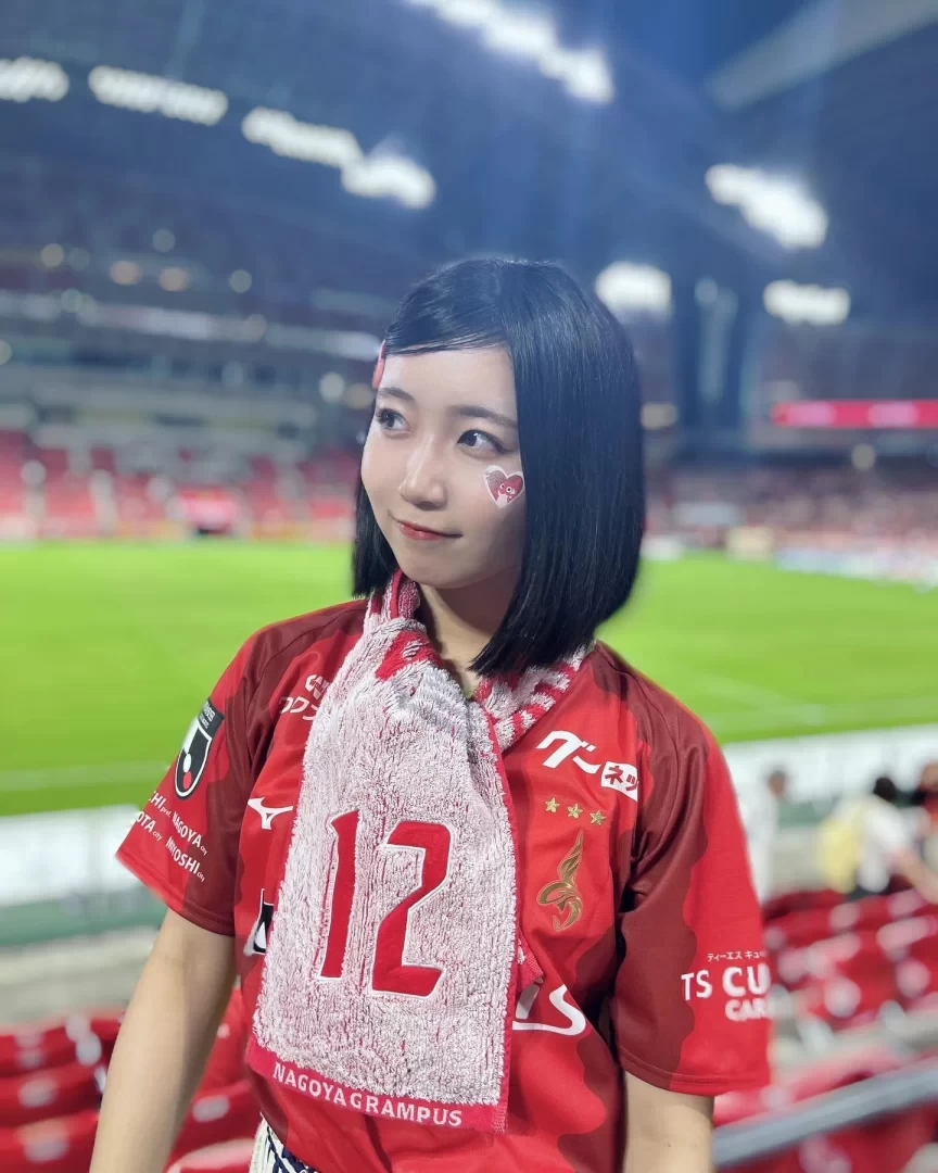 SKE Member Miyuki Nakasaka Watches J-League Match, Cheers for Nagoya Grampus