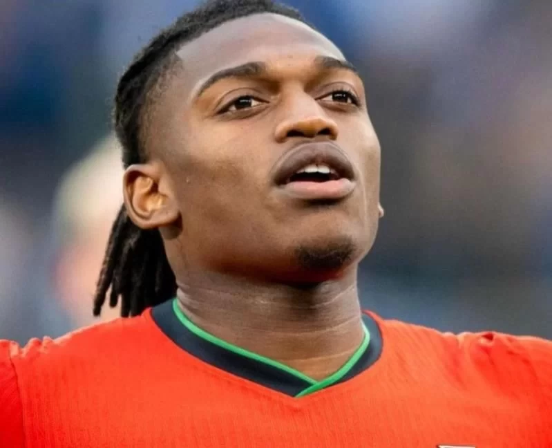 Spanish Media: Milan’s CEO Rules Out Leao Transfer to Barcelona